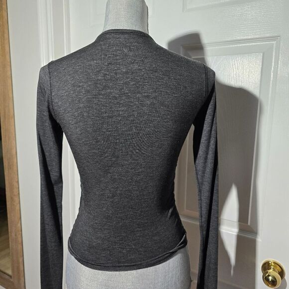 LULULEMON long sleeve - Picture 4 of 5
